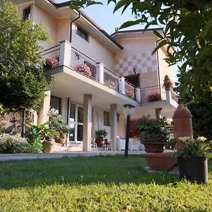 Casa vacanze Parte Di Casa Con Giardino E Piscina 